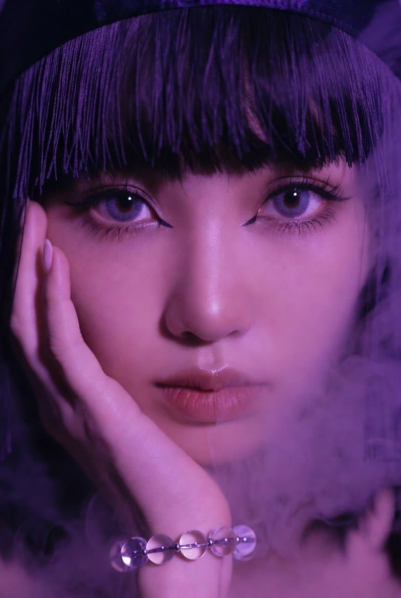 Violet Ghost in a Golden Room K-Pop Aesthetic Image Prompt — example 1
