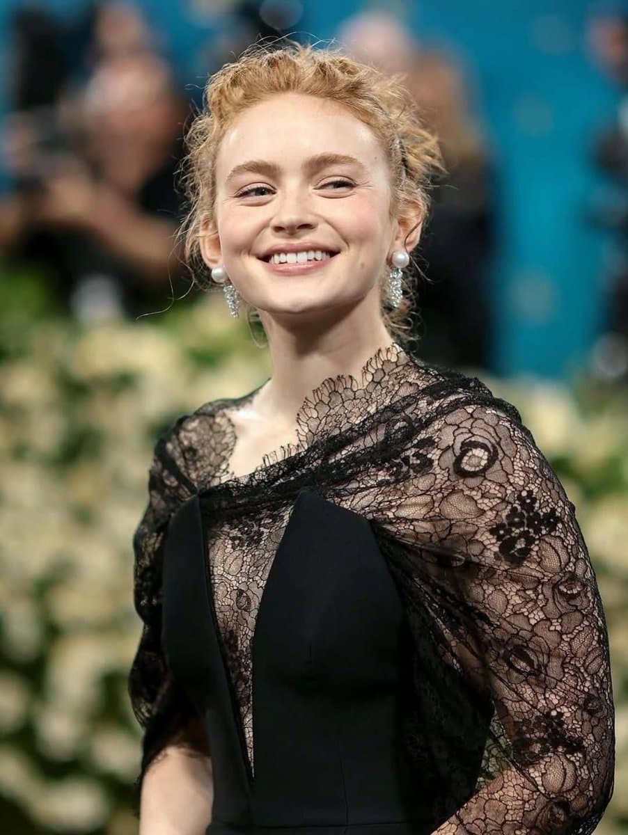 Elegant Red Carpet Portrait of a Blonde Woman — example 1