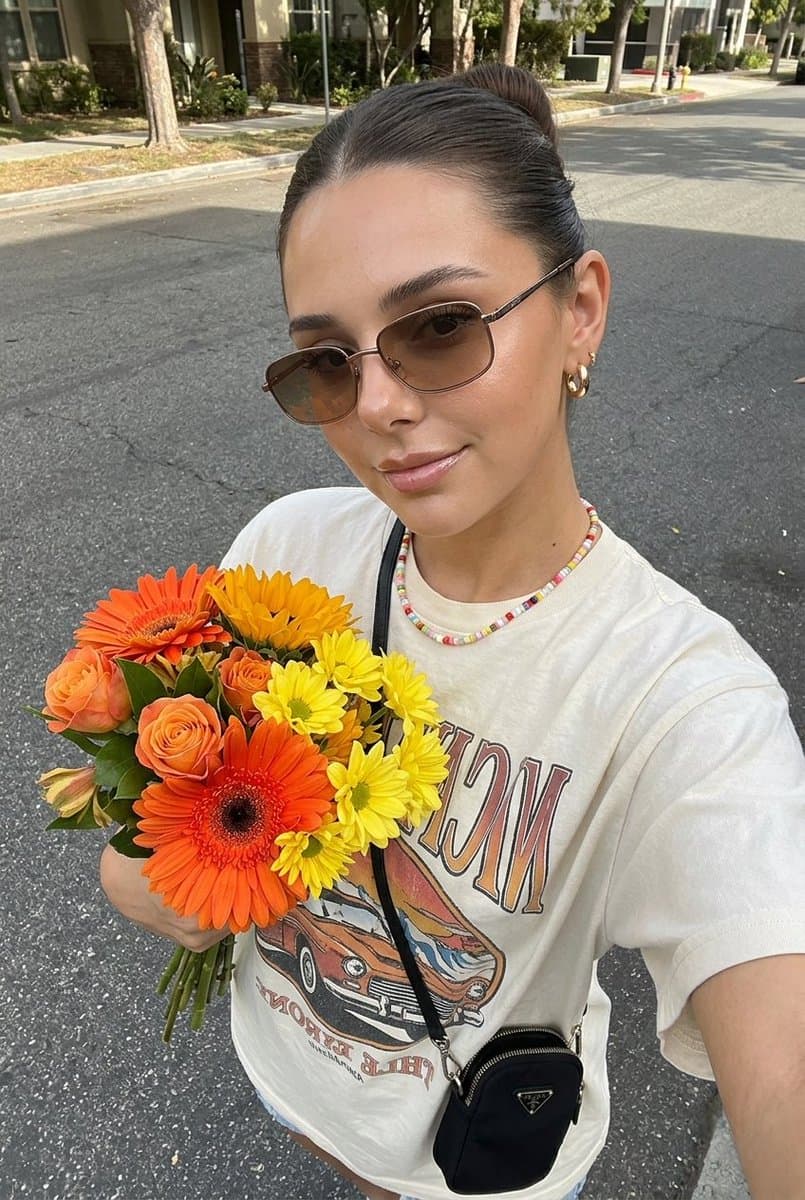 Ultra-realistic Selfie Photo with Fresh Flowers — example 4