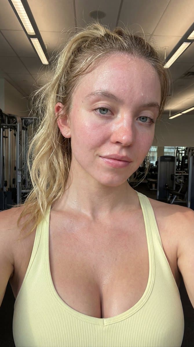 Ana de Armas Post-Workout Gym Selfie Portrait — example 3