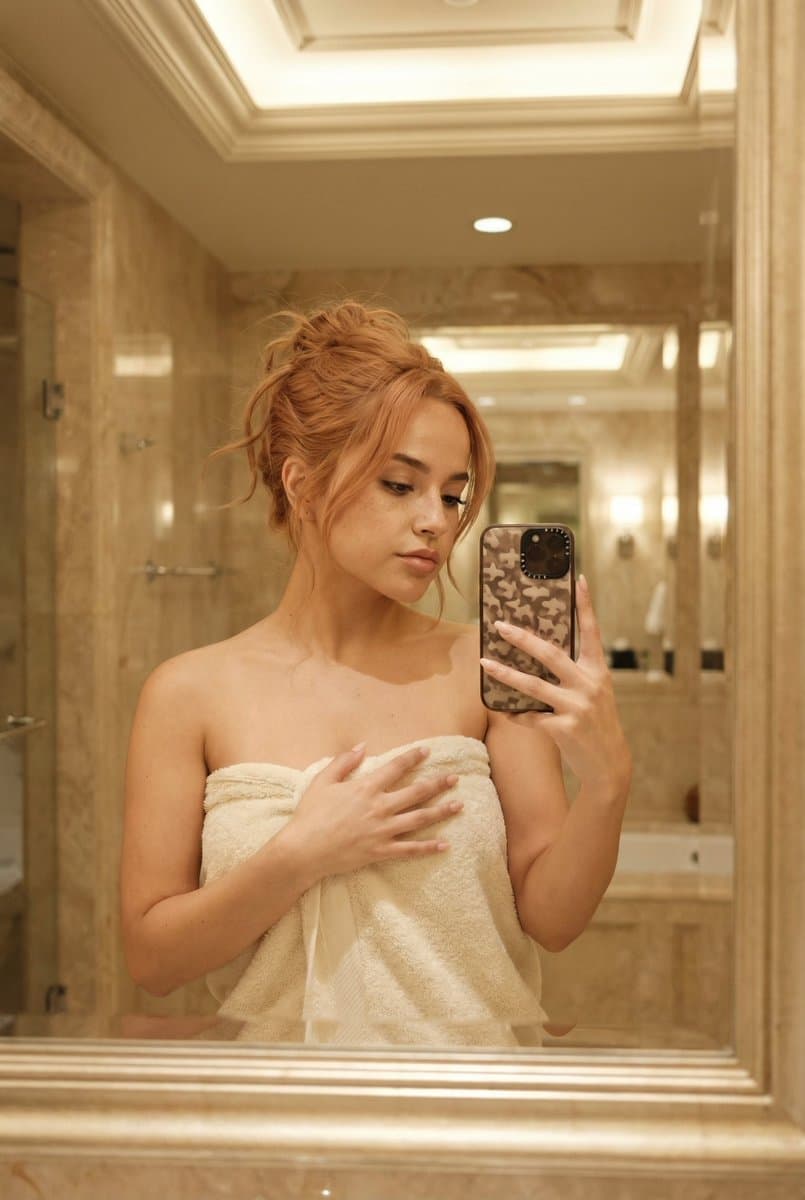 Intimate Mirror Selfie Portrait Prompt — example 2