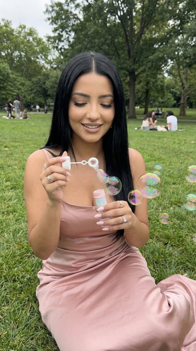 Photoreal Lifestyle Portrait in Bubble Park Prompt