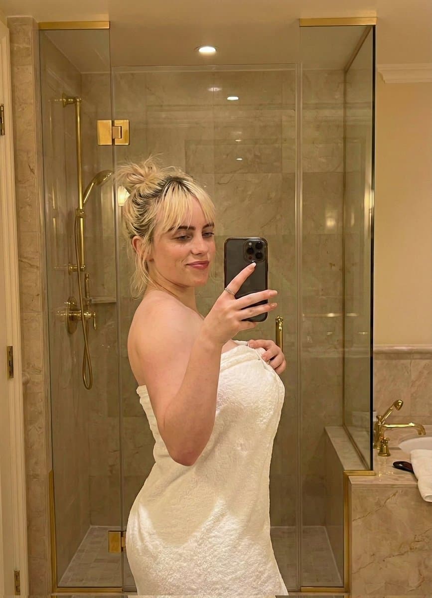 Sabrina Carpenter Mirror Selfie in a Luxurious Marble Bathroom — example 2
